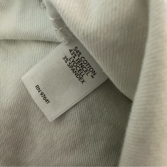 J. Jill White Bermuda Shorts Classic Cotton Design - Picture 7 of 7